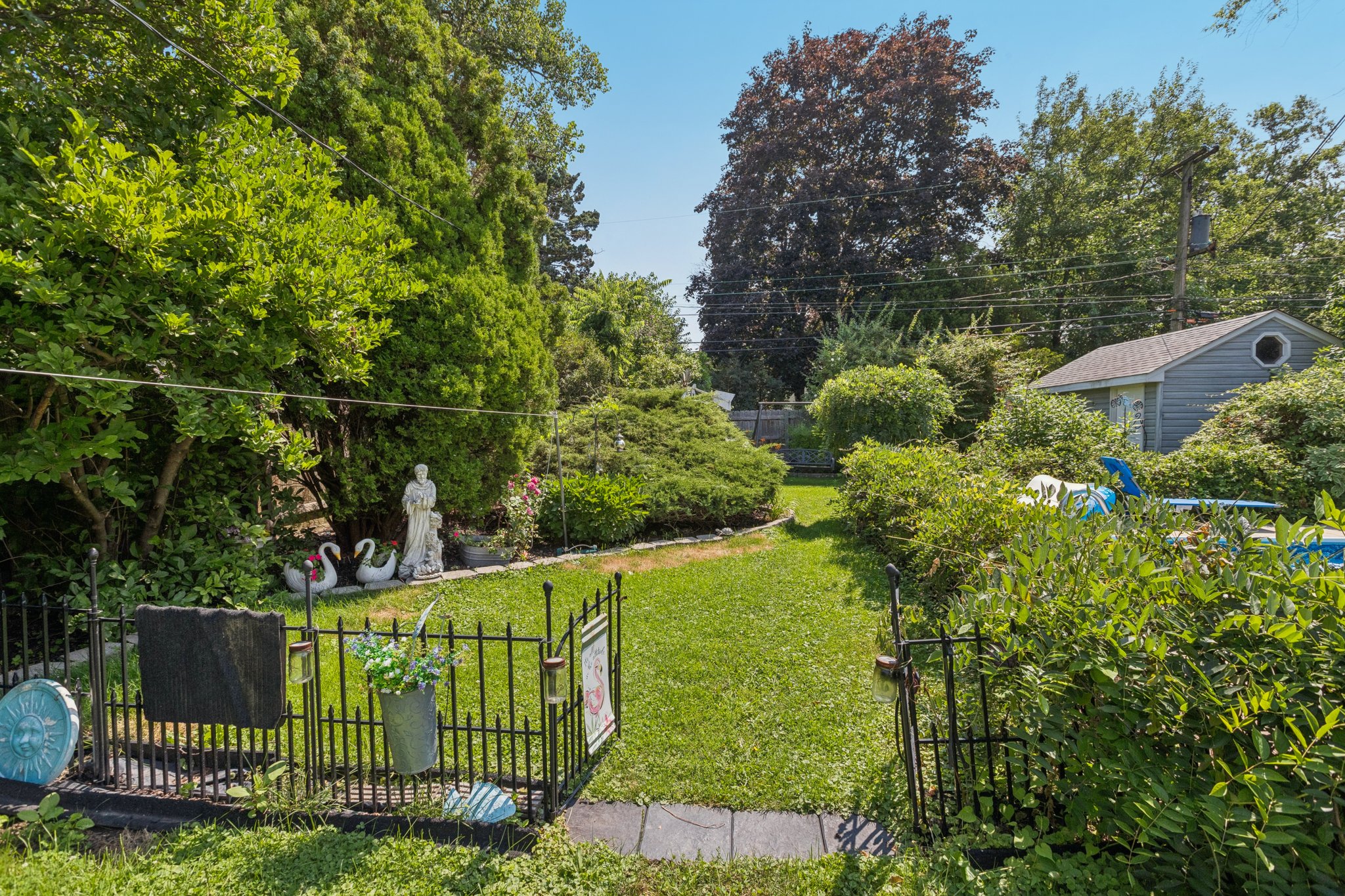 Lynwood Dr-S2207-049.jpg