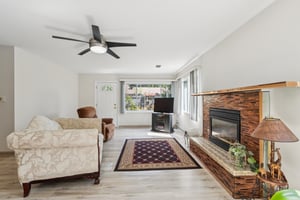 Lynwood Dr-S2207-007.jpg