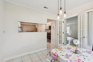 Lynwood Dr-S2207-010.jpg