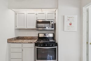 Lynwood Dr-S2207-014.jpg