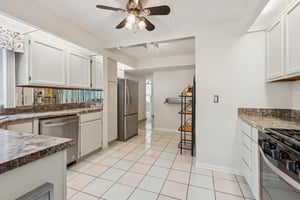 Lynwood Dr-S2207-017.jpg