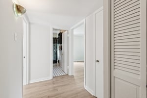 Lynwood Dr-S2207-023.jpg
