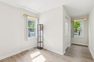 Lynwood Dr-S2207-026.jpg