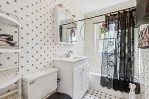 Lynwood Dr-S2207-027.jpg