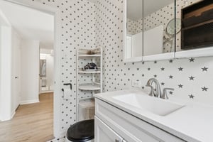 Lynwood Dr-S2207-028.jpg