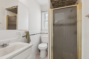 Lynwood Dr-S2207-029.jpg