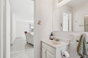 Lynwood Dr-S2207-030.jpg