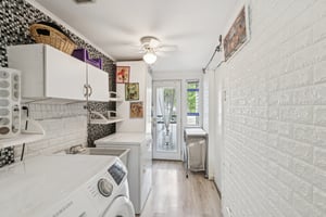 Lynwood Dr-S2207-032.jpg