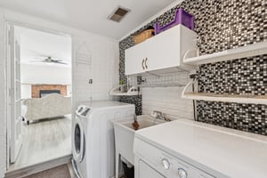 Lynwood Dr-S2207-033.jpg
