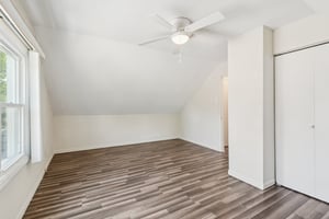Lynwood Dr-S2207-036.jpg