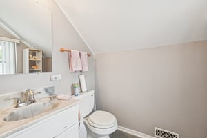 Lynwood Dr-S2207-039.jpg