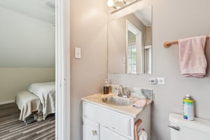 Lynwood Dr-S2207-040.jpg