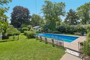 Lynwood Dr-S2207-041.jpg