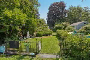 Lynwood Dr-S2207-049.jpg