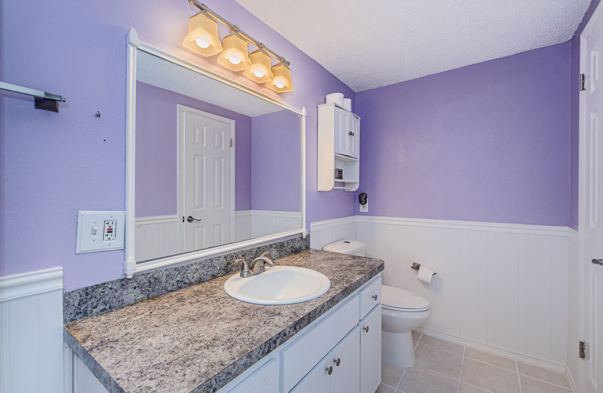 Primary Bathroom 1B-2