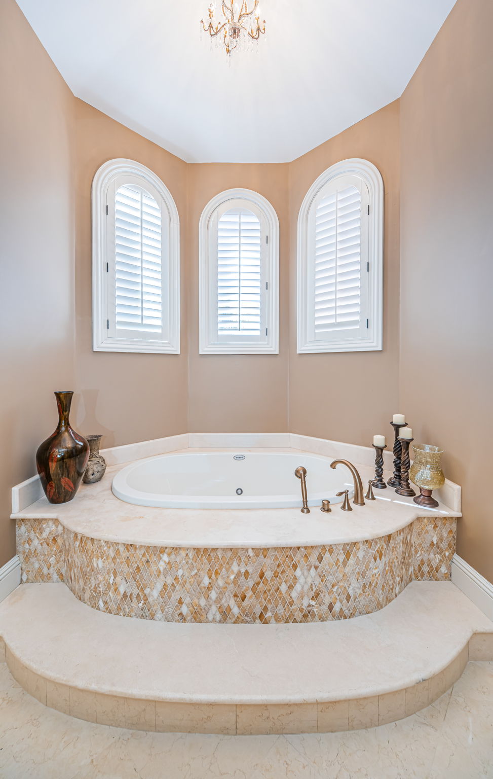 Upper Level Primary Bathroom1d-Edit