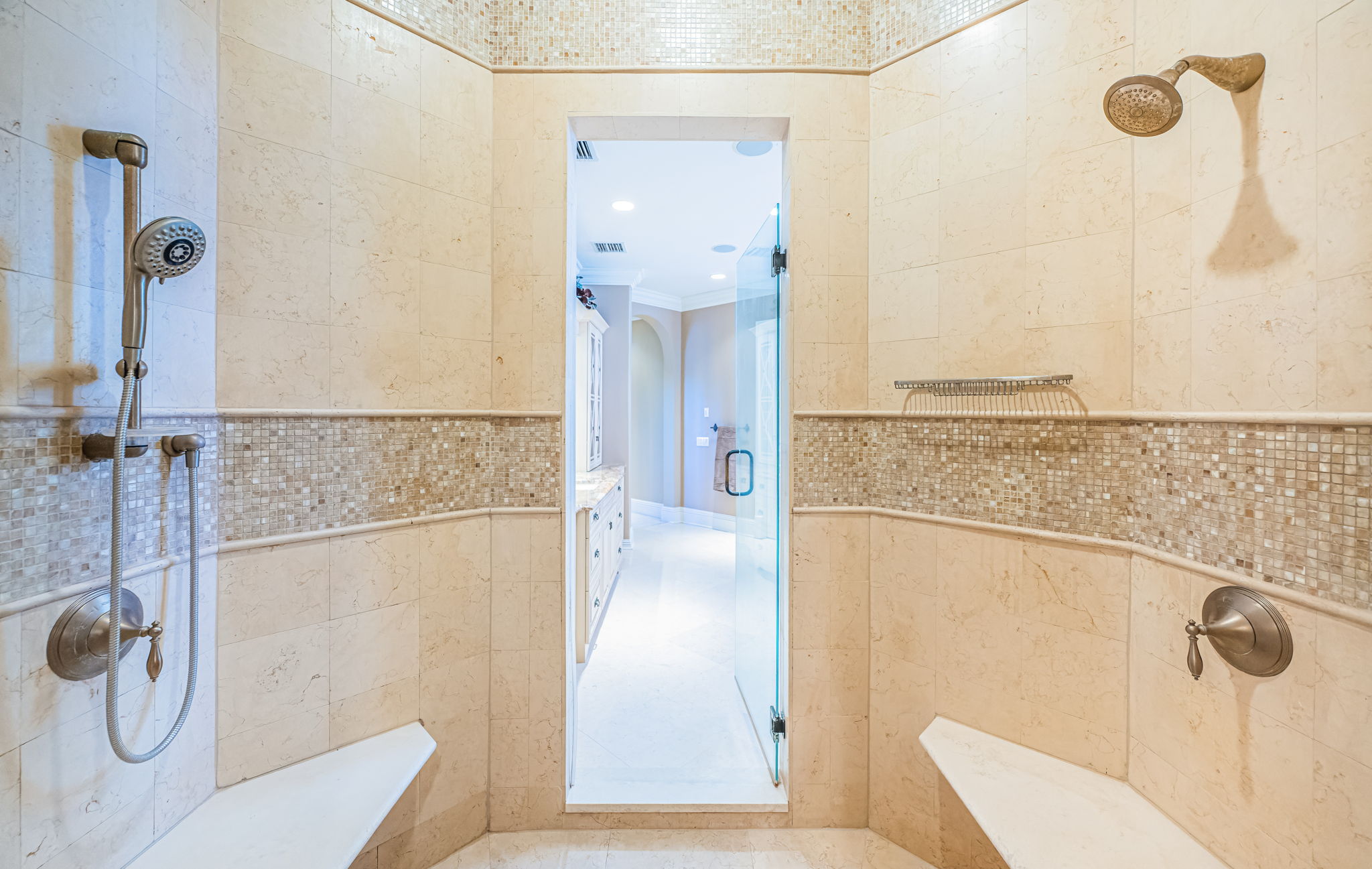 Upper Level Primary Bathroom2c