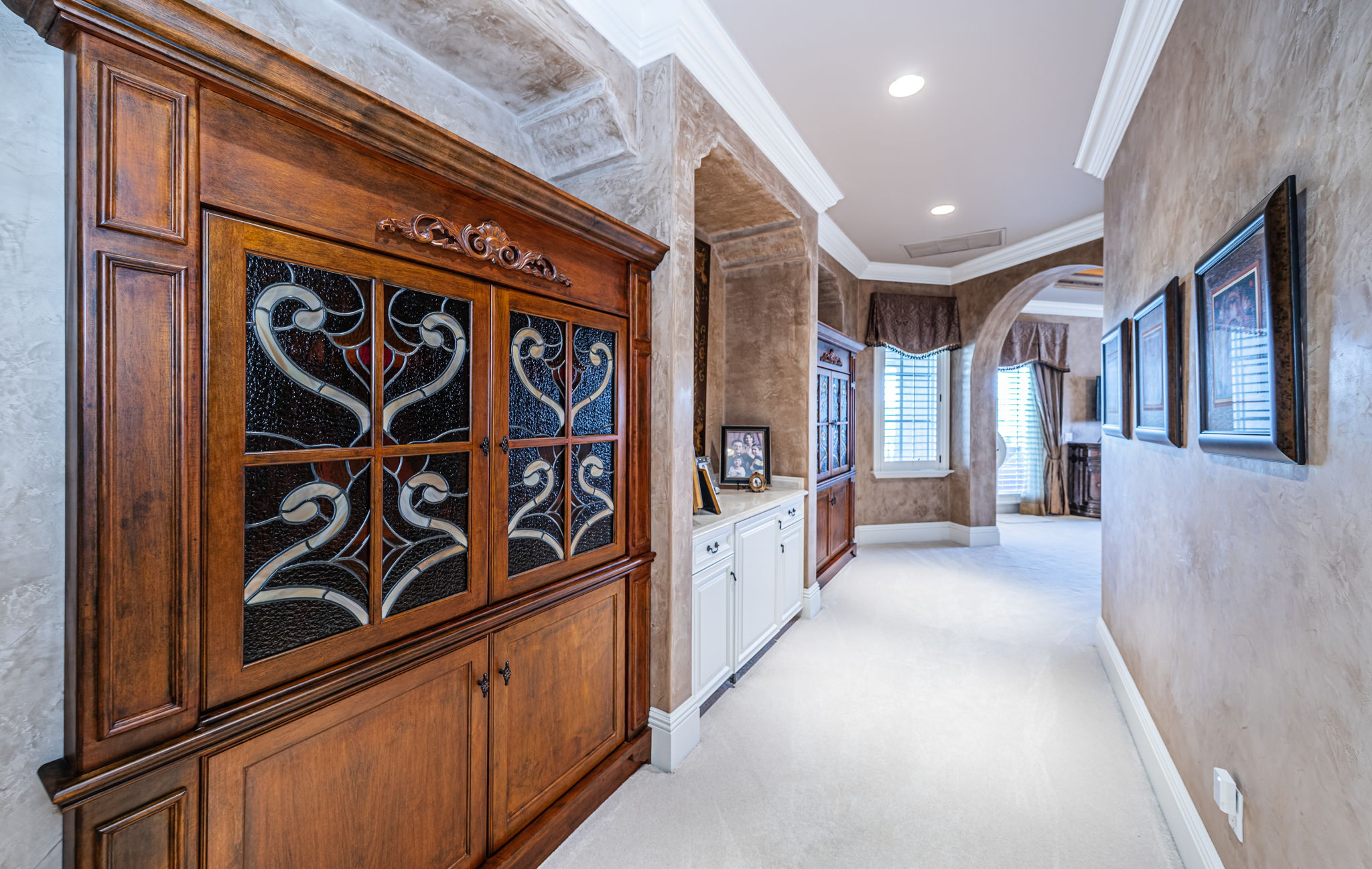 Upper Level Primary Bedroom Entry2