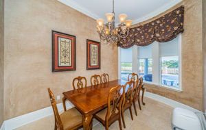 Kitchen Eat-in Area1