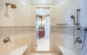 Upper Level Primary Bathroom1b