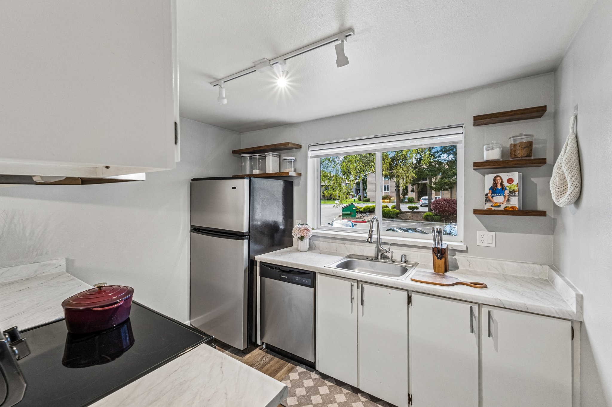 130th St H201-S2504-012.jpg