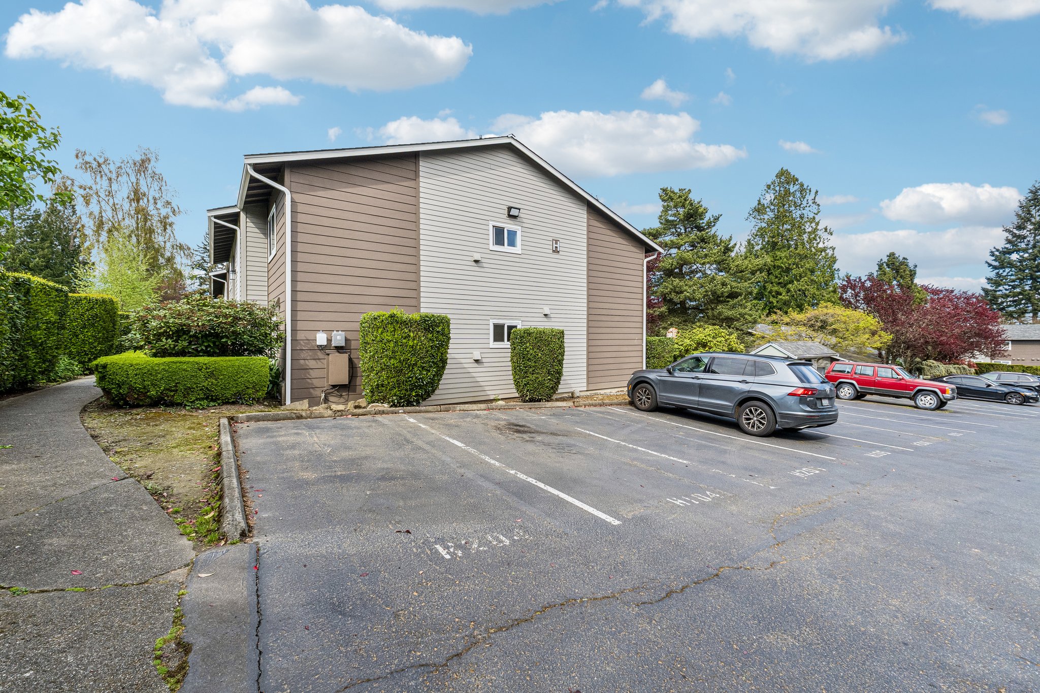 130th St H201-S2504-025.jpg