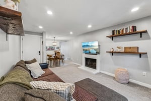 130th St H201-S2504-005.jpg