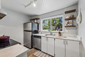 130th St H201-S2504-010.jpg