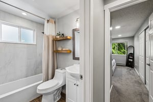 130th St H201-S2504-015.jpg