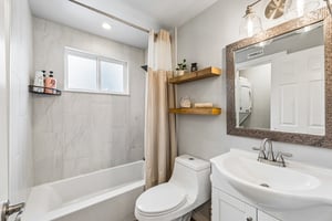 130th St H201-S2504-016.jpg