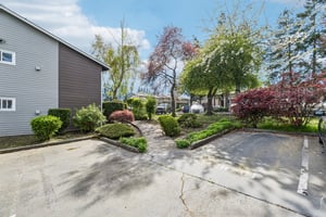130th St H201-S2504-023.jpg