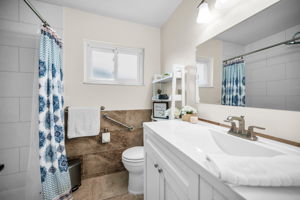 Bathroom1a