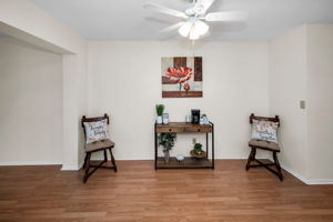 Kitchen Eat-in Area1