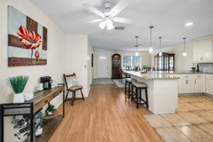 Kitchen Eat-in Area2