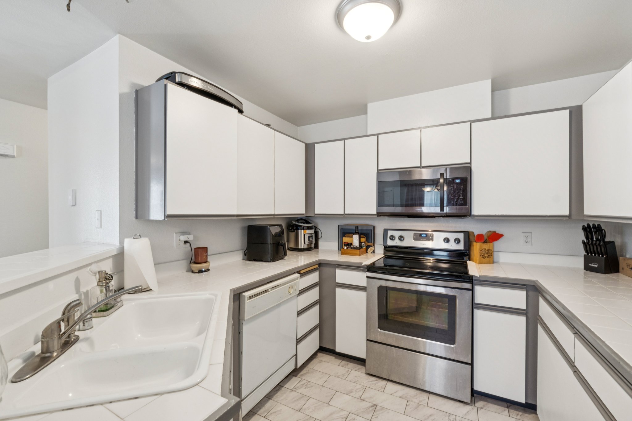 Market Pl H201-S1704-011.jpg