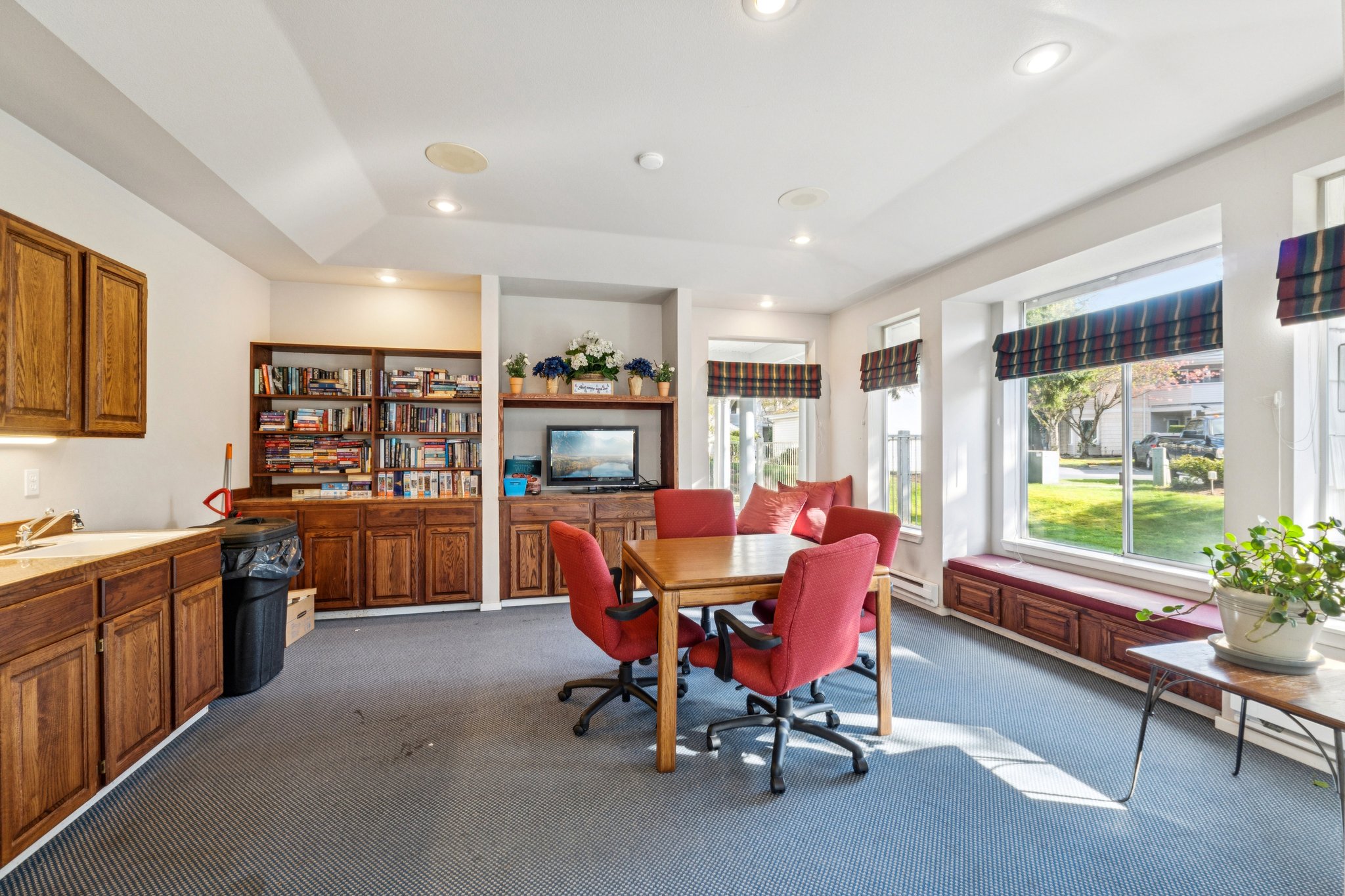 Market Pl H201-1704-903.jpg