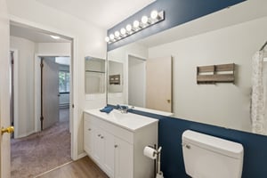 Market Pl H201-S1704-023.jpg