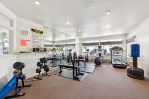 Market Pl H201-1704-905.jpg