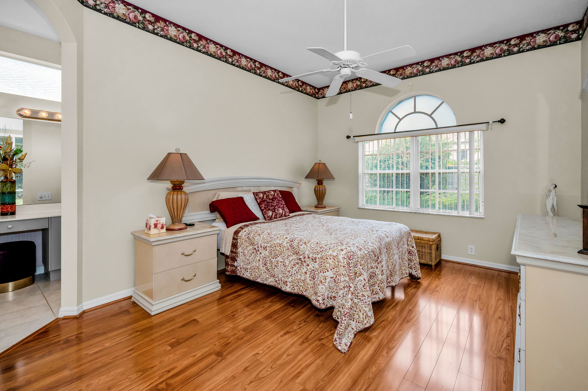 Primary Bedroom1a