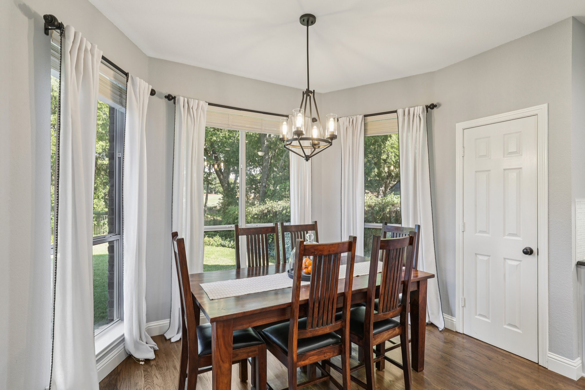 Longview Dr-S0210-014.jpg