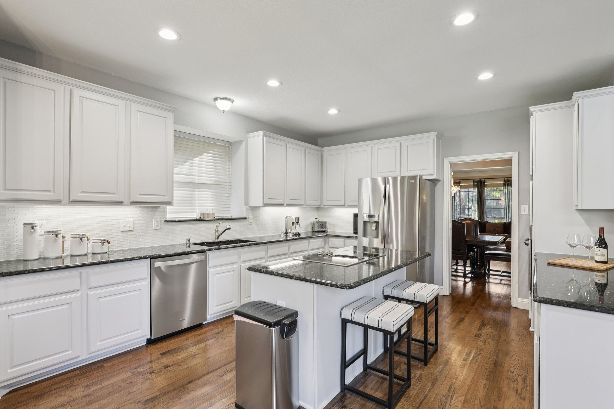 Longview Dr-S0210-017.jpg