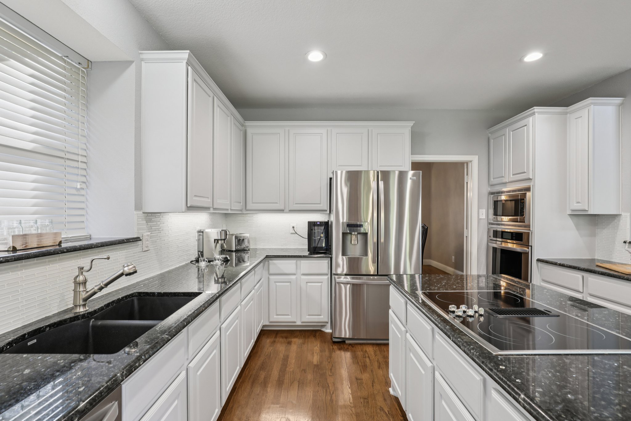 Longview Dr-S0210-018.jpg