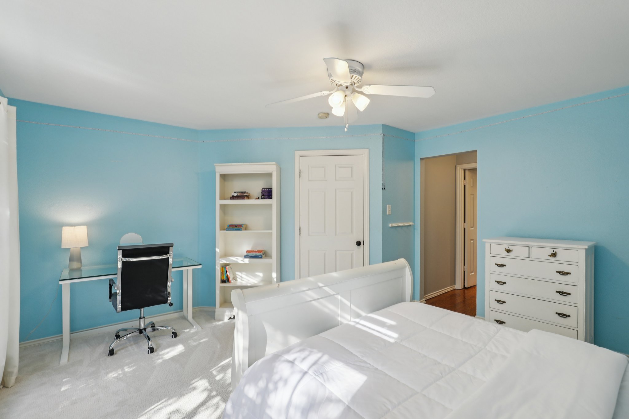 Longview Dr-S0210-027.jpg