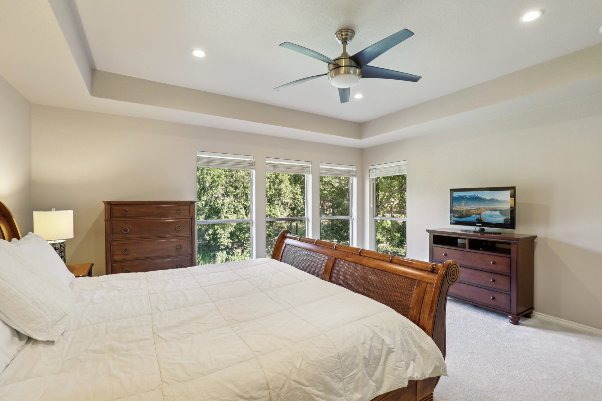 Longview Dr-S0210-033.jpg