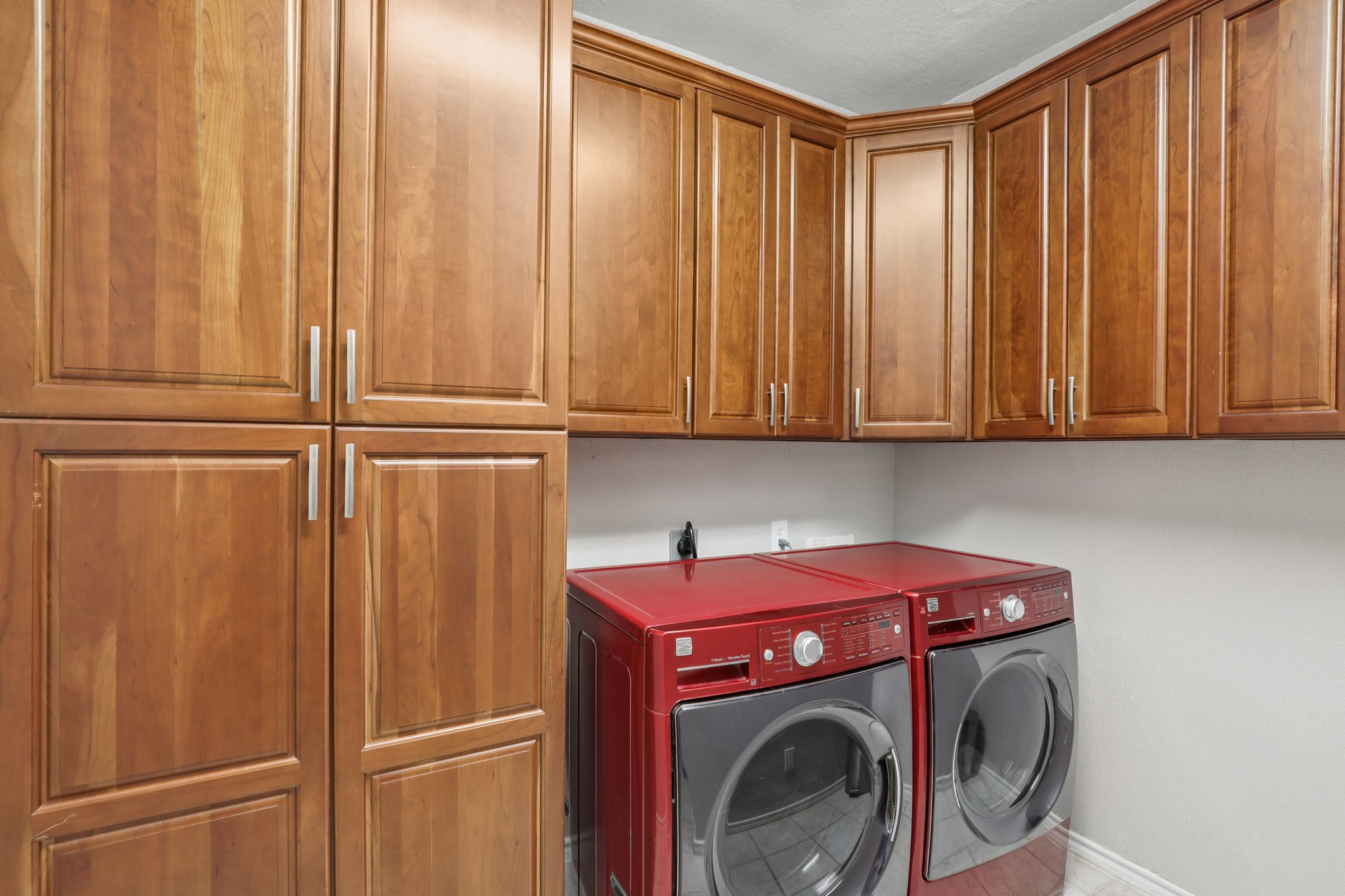 Longview Dr-S0210-036.jpg