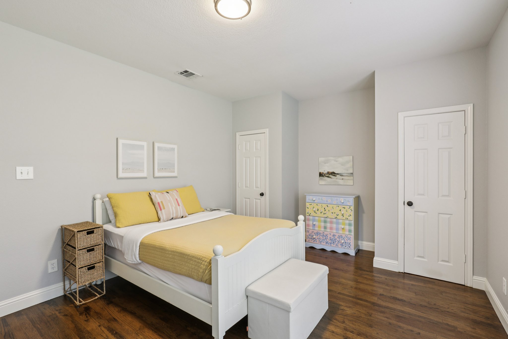 Longview Dr-S0210-039.jpg