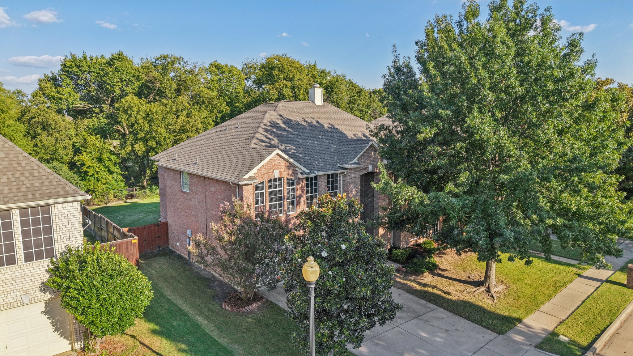 Longview Dr-S0210-045.jpg