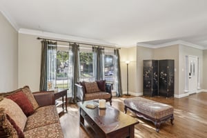 Longview Dr-S0210-008.jpg