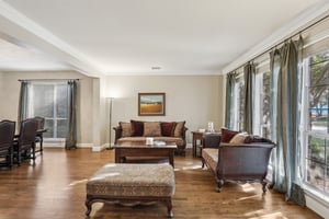 Longview Dr-S0210-010.jpg