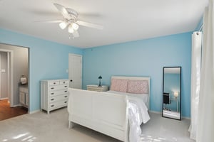 Longview Dr-S0210-026.jpg